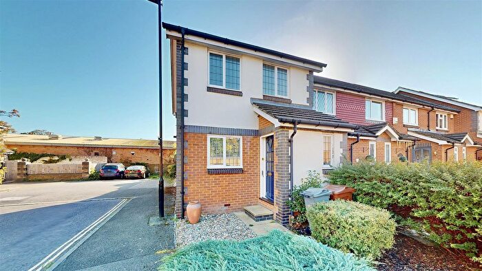 3 Bedroom End Terrace House For Sale In Percheron Close, Isleworth, TW7