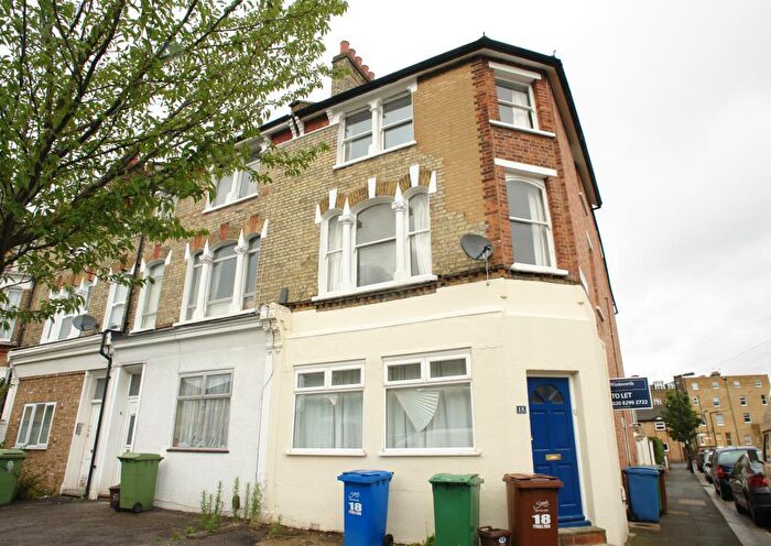 4 Bedroom Apartment To Rent In Tyrrell Road, East Dulwich, London, SE22