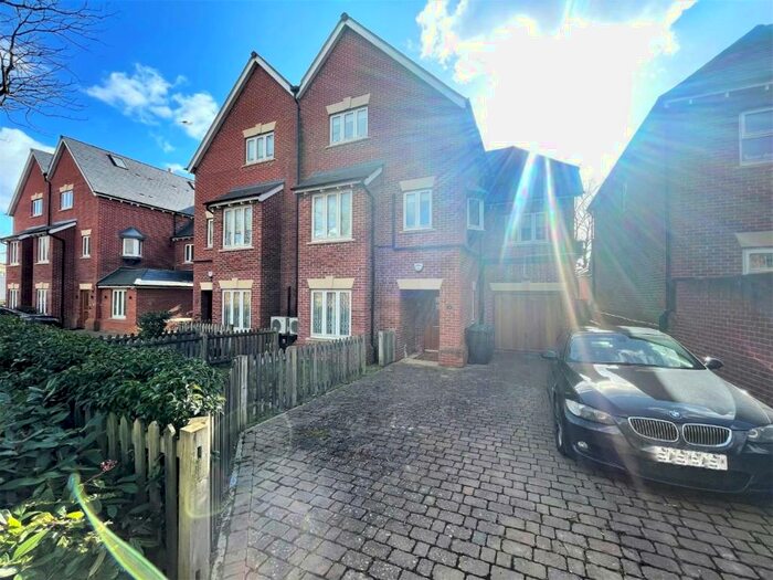 5 Bedroom Semi-Detached House To Rent In Albuhera Mews, Mill Hill, NW7
