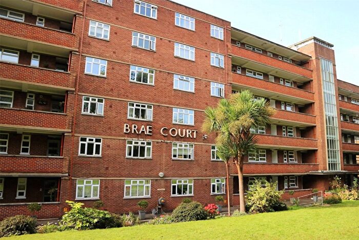 2 Bedroom Flat For Sale In Brae Court, Kingston Upon Thames, Surrey, KT2