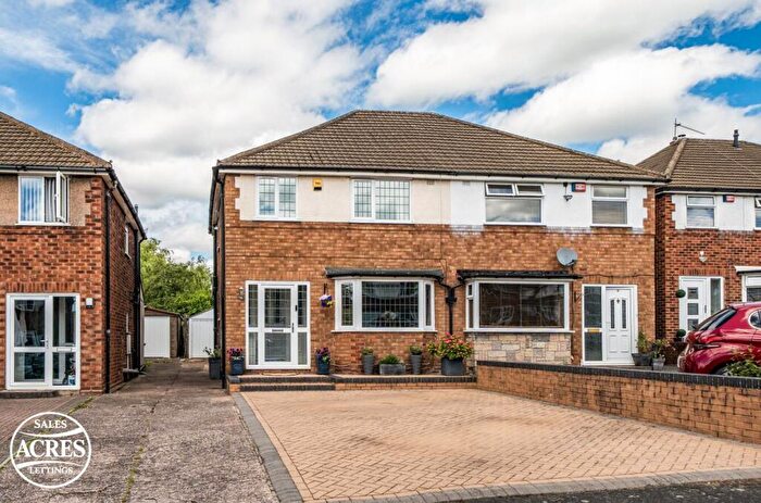 3 Bedroom Semi Detached House For Sale In Highland Road, Great Barr, Birmingham, B43