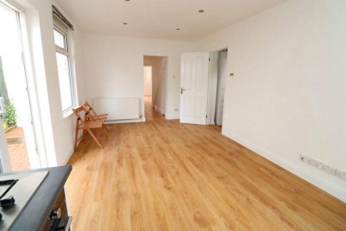 3 Bedroom Flat To Rent In Maude Terrace, St. James Street, E17