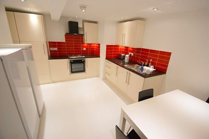 5 Bedroom End Of Terrace House To Rent In Glossop View, Woodhouse, Leeds, LS6