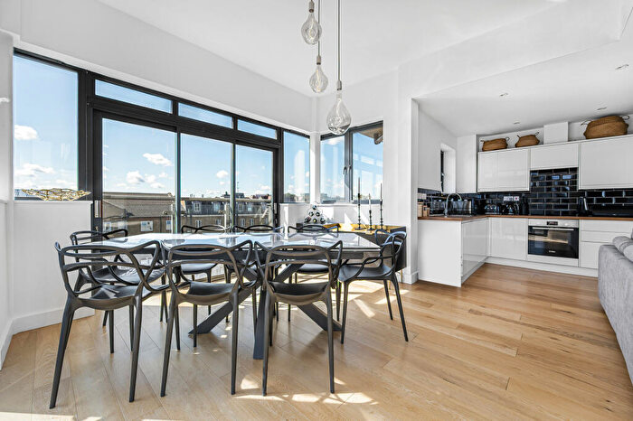 2 Bedroom Flat For Sale In Montpelier Court, Montpelier Road, London, SE15