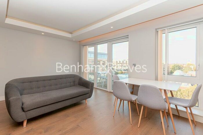 2 Bedroom Flat To Rent In Parrs Way, Hammersmith, W6