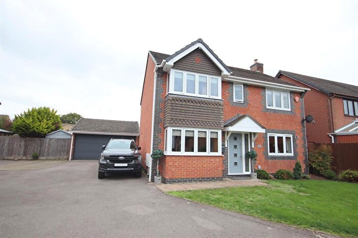4 Bedroom Detached House For Sale In Stapleford Close, Chippenham, SN15