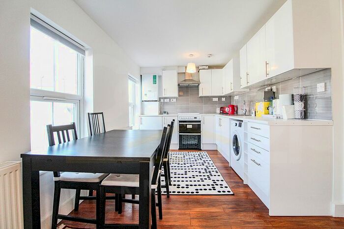 4 Bedroom Flat To Rent In Hook Road, Surbiton, KT6