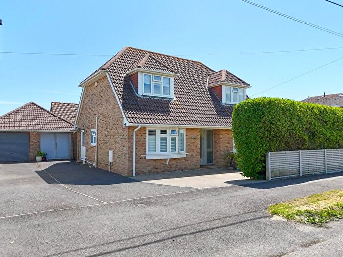 3 Bedroom Detached House For Sale In Christchurch Bay Road, Barton On Sea, New Milton, BH25