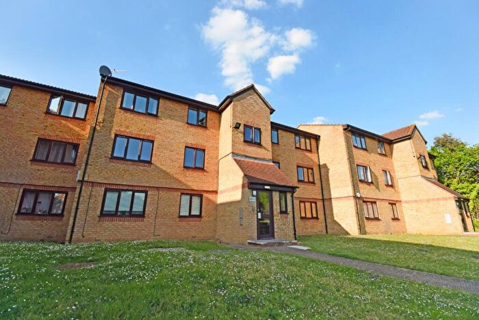 1 Bedroom Apartment For Sale In Walpole Road, Cippenham, Berkshire, SL1