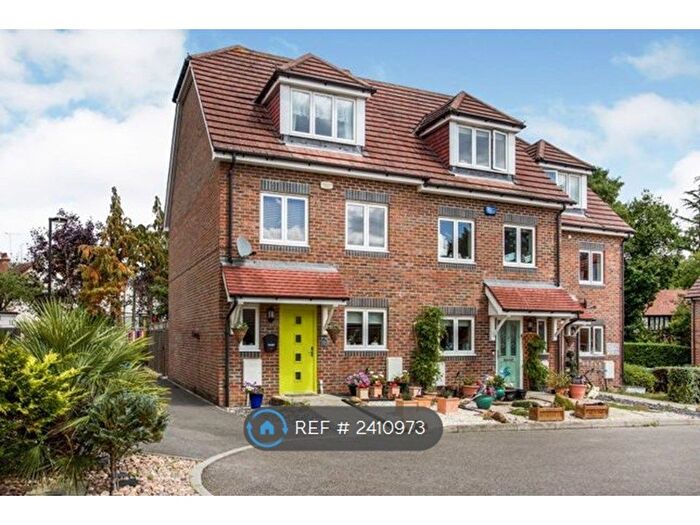 3 Bedroom End Of Terrace House To Rent In Rhyll Gardens, Aldershot, GU11