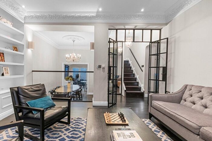 5 Bedroom End Of Terrace House For Sale In Princedale Road, London, W11