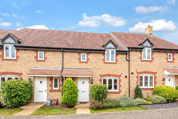 3 Bedroom Terraced House For Sale In Kempton Close, Bicester, Oxfordshire, OX26