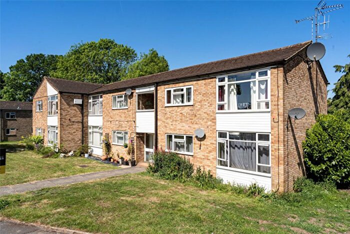 1 Bedroom Flat For Sale In Edenside Road, Great Bookham, Leatherhead, Surrey, KT23