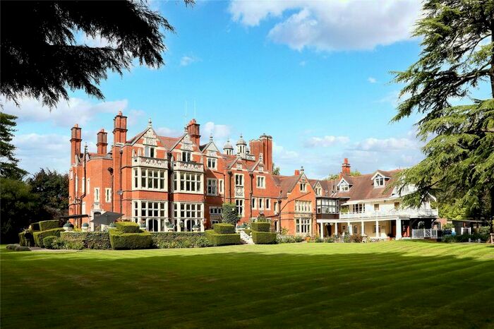 3 Bedroom Flat To Rent In Islet Park, Maidenhead, Berkshire, SL6