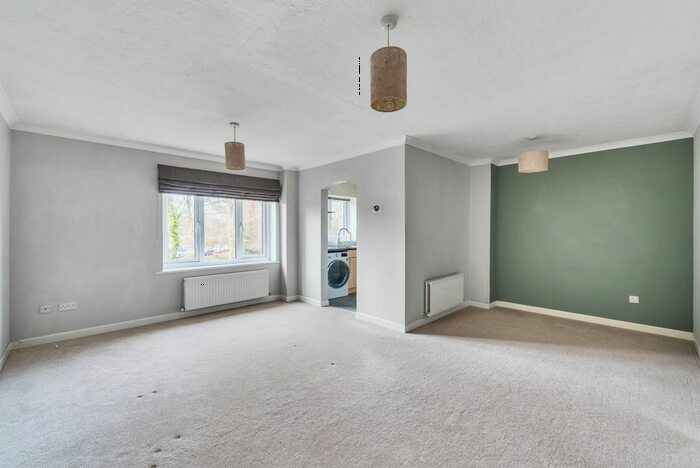 2 Bedroom Maisonette To Rent In Wey Road, Godalming, GU7