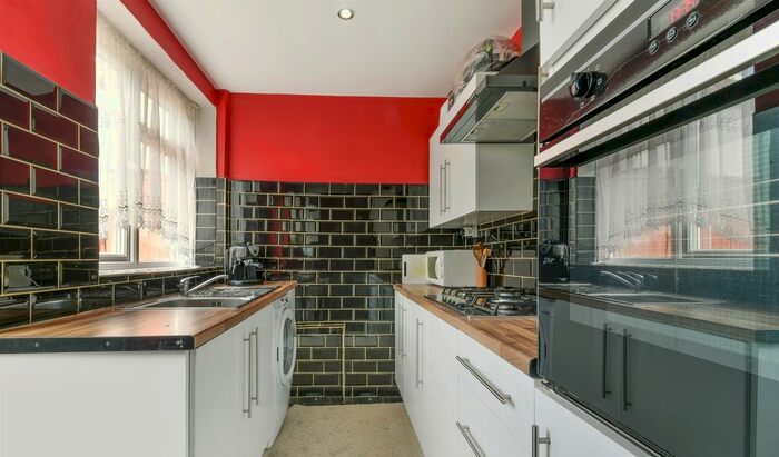 2 Bedroom End Of Terrace House To Rent In Middleton Road, Morden, SM4