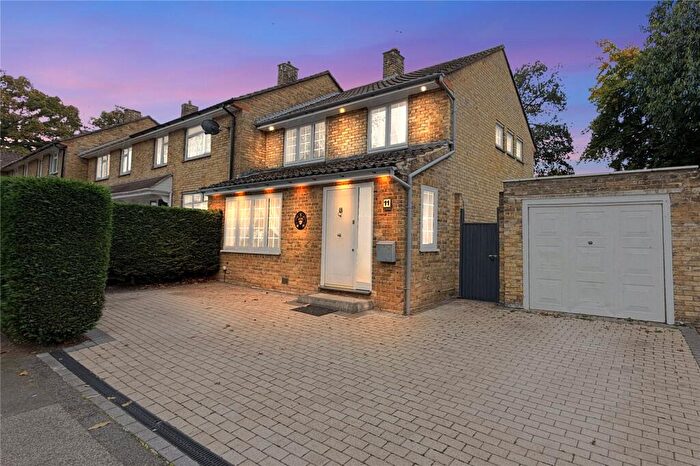 3 Bedroom End Of Terrace House For Sale In Harcourt Road, Bracknell, Berkshire, RG12