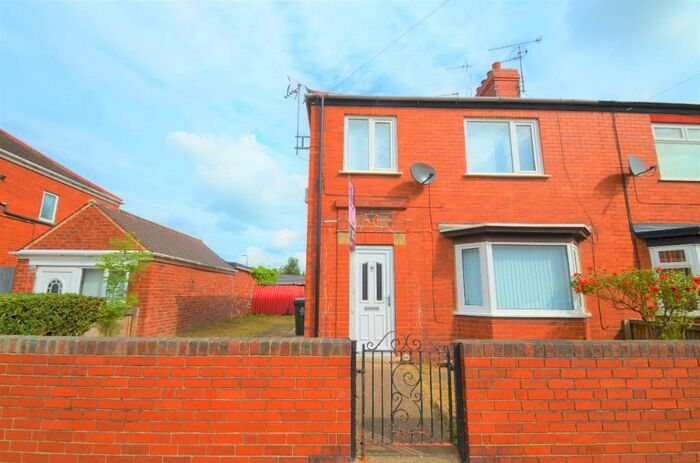 3 Bedroom Semi-Detached House To Rent In St. Annes Road, Belle Vue, Doncaster, DN4