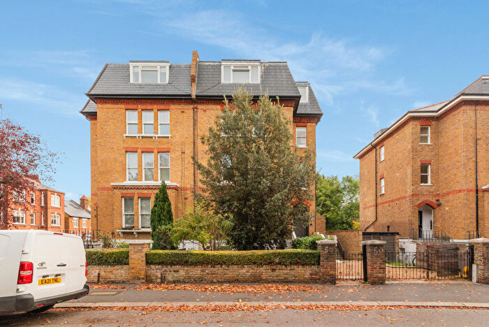 Apartment To Rent In The Gardens, East Dulwich London, SE22