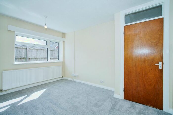 3 Bedroom Detached Bungalow For Sale In Sarum Drive, Devizes, SN10