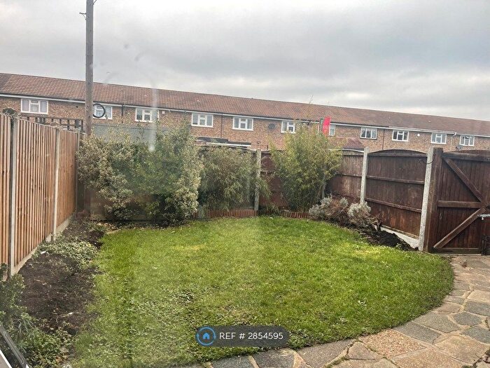 3 Bedroom Semi-Detached House To Rent In Wittering Walk, Hornchurch, RM12