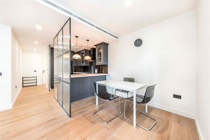 2 Bedroom Flat To Rent In Emery Way, The City, E1W