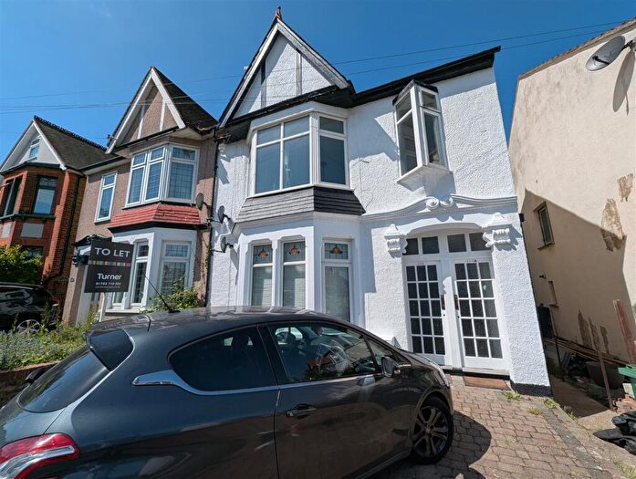 1 Bedroom Flat To Rent In Leighton Avenue, Leigh On Sea, Essex, SS9