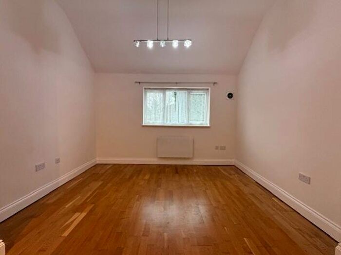 2 Bedroom Maisonette To Rent In Gordon Avenue, Stanmore, Middlesex, HA7