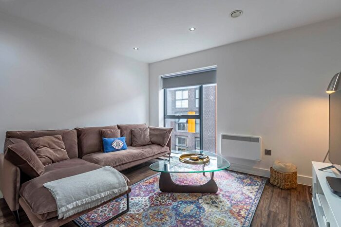 2 Bedroom Flat To Rent In Regency Place, Parade, B1