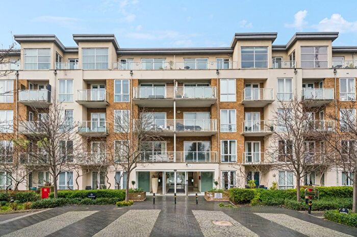 2 Bedroom Flat For Sale In Aura House, Melliss Avenue, TW9