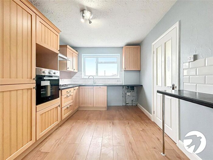 3 Bedroom Flat To Rent In Blackfen Road, Sidcup, DA15