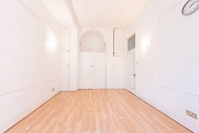 1 Bedroom Flat For Sale In Queensway, Queensway, London, W2