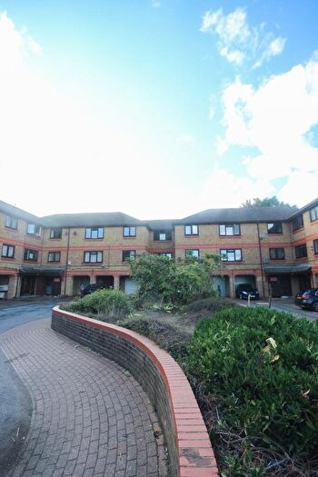 2 Bedroom Apartment To Rent In Hull Close, Slough, SL1