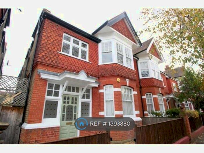 3 Bedroom Flat To Rent In Hillcrest Road, London, W3