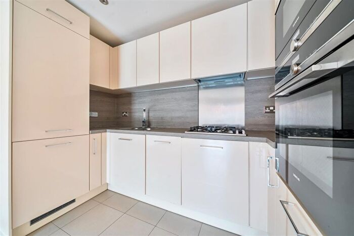 1 Bedroom Flat For Sale In Eden Road, Dunton Green, Sevenoaks, TN14