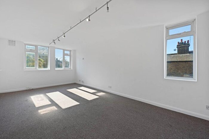 2 Bedroom Flat For Sale In Bagleys Lane, Fulham, London, SW6