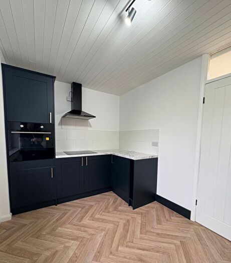 2 Bedroom Flat To Rent In Shakespeare Road, Neston, CH64