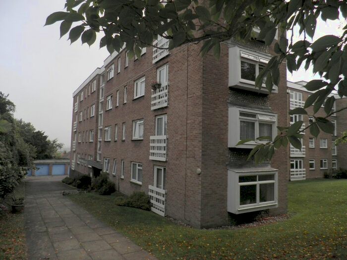 2 Bedroom Flat To Rent In Carew Road, Eastbourne BN21
