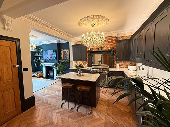 3 Bedroom Flat For Sale In High Street, Bexhill-On-Sea, TN40