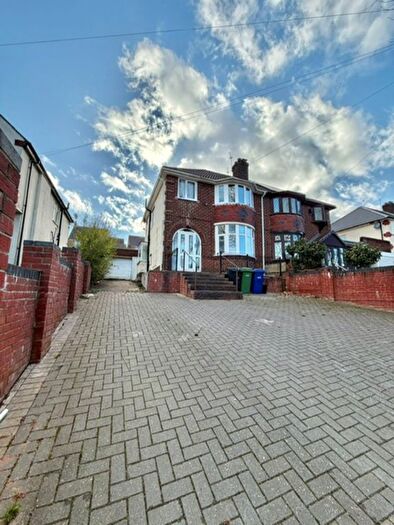 3 Bedroom Semi Detached House To Rent In The Broadway, Dudley, DY1