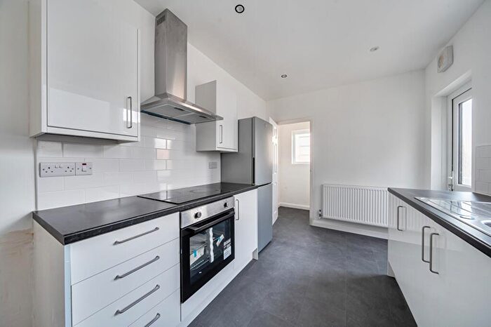 3 Bedroom Terraced House To Rent In Byron Road Gillingham, ME7