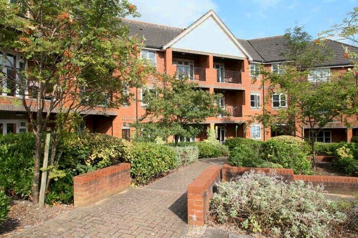 2 Bedroom Flat To Rent In Queens Road, High Wycombe, HP13