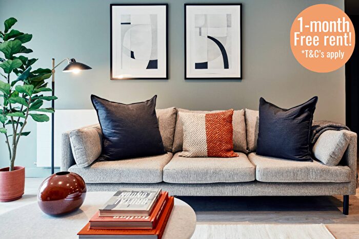 2 Bedroom Flat To Rent In Solasta Riverside, Clyde Place, Glasgow, G5