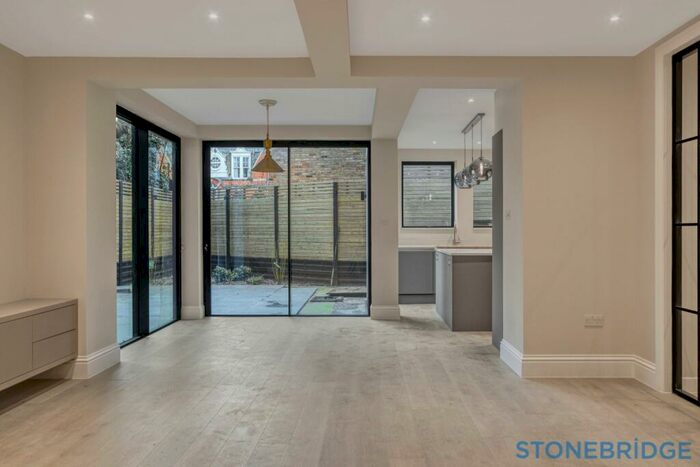 3 Bedroom Apartment To Rent In Bloomfield Road, London, Greater London, N6