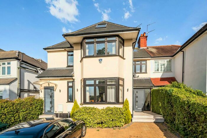 3 Bedroom Detached House To Rent In Cranbourne Gardens, Temple Fortune, London, NW11