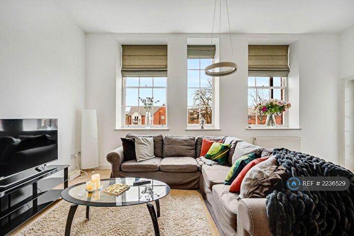 2 Bedroom Flat To Rent In Didsbury Gate, Manchester, M20