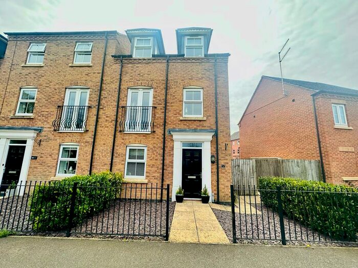 4 Bedroom Town House To Rent In Arran Close, Greylees, Sleaford, NG34