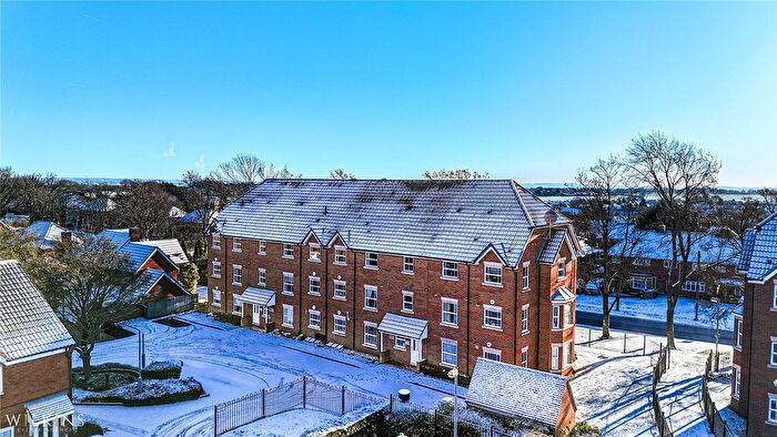 2 Bedroom Flat For Sale In Gunner Grove, Sutton Coldfield, West Midlands, B75