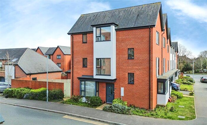 4 Bedroom Semi Detached House For Sale In Ruhemann Street, Reading, Berkshire, RG30