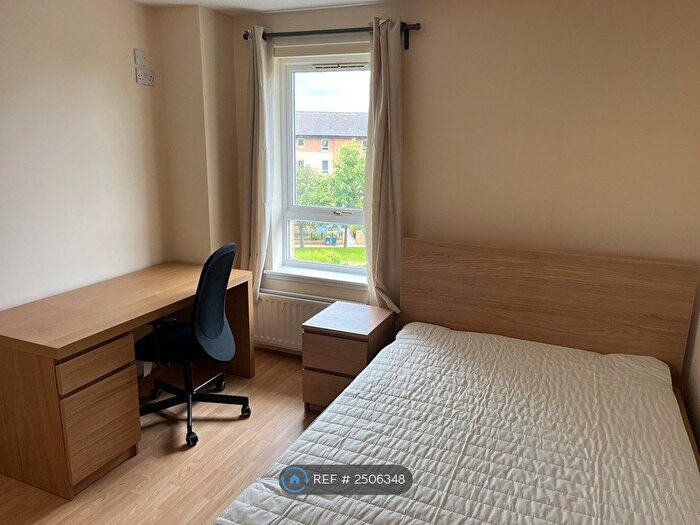 4 Bedroom Flat To Rent In Errol Gardens, Glasgow, G5
